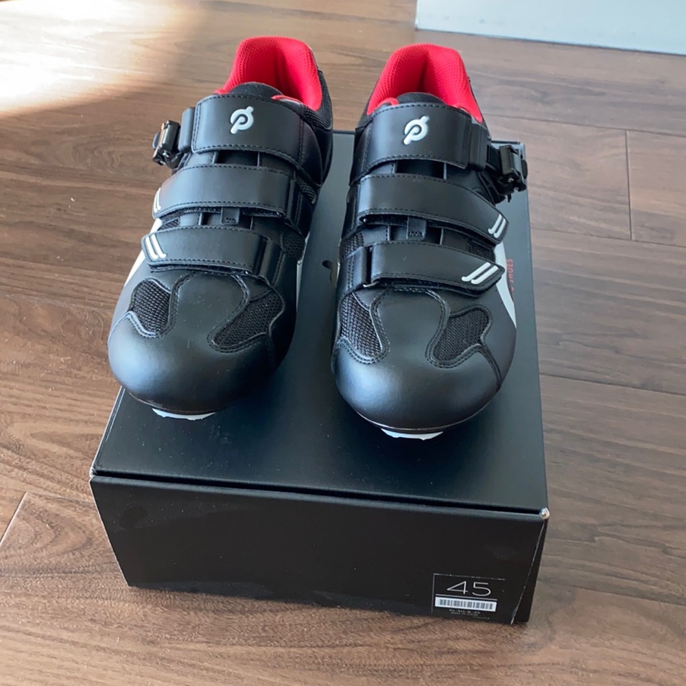 Never worn men’s peloton shoes